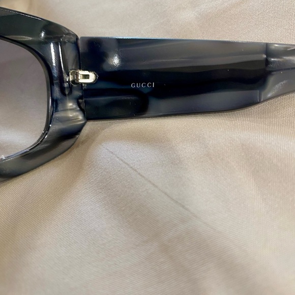 Wavy 🌊GUCCI GG rhinestone Sunglasses with case EUC - Picture 3 of 14